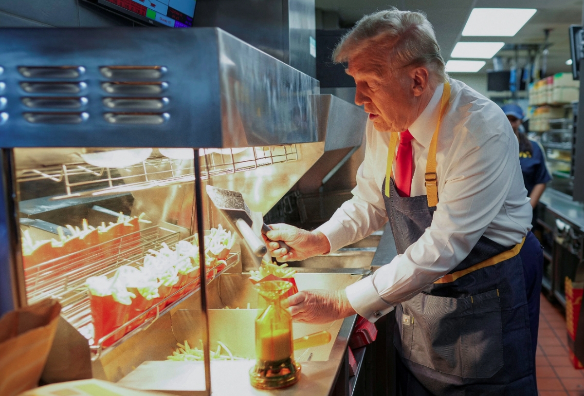 Ông Trump tố bà Harris "nói dối" về thời gian từng làm việc ở McDonald's